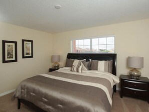 Family Townhome, Private Pool, Garden Area