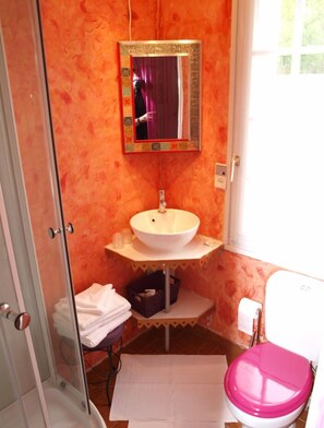 Standard Double Room (Orient) | Bathroom