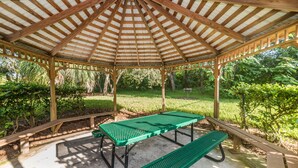 A gazebo with a wooden roof and a picnic table. - Ov2644 - Emerald Island - 3 Bed 2.5 Baths Townhome (Kissimmee)