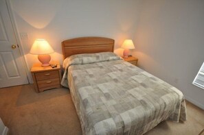 A bedroom with a bed, two bedside tables, and two lamps. - Ov2634 - Emerald Island - 4 Bed 3 Baths Townhome (Kissimmee)