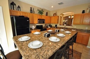 Perhehuvila, parveke, puutarha-alue | Jaettu keittiö | Jääkaappi, mikroaaltouuni, uuni