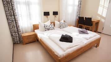 Double Room, Non Smoking | 1 bedroom, soundproofing, free WiFi, bed sheets
