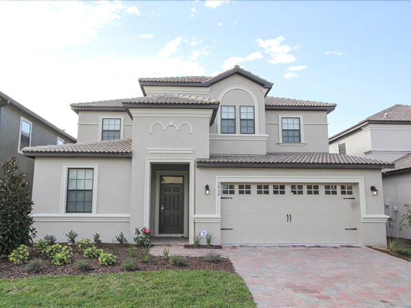 Villa familiale, balcon, côté jardin | Façade de l’hébergement 