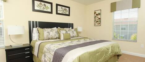 Villa familiar, bañera de hidromasaje, en la zona del jardín | 6 dormitorios y espacio para trabajar con un portátil