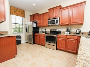 Vila Keluarga, balkon, area taman | Fasilitas dapur bersama | Lemari es, microwave, dan oven