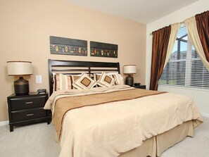 Perhehuvila, parveke, puutarha-alue | 5 makuuhuonetta, kannettavalle tietokoneelle sopiva työtila