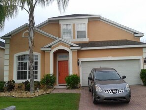 停车设施（车位有限）