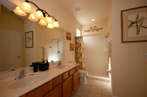Family Villa, Balcony, Garden Area | Bathroom - Ov3818 - Watersong - 4 Bed 3.5 Baths Townhome (Davenport)