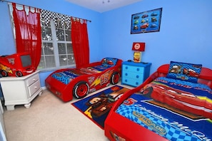 Villa familiale, piscine privée, côté jardin | Chambre thématique pour enfant