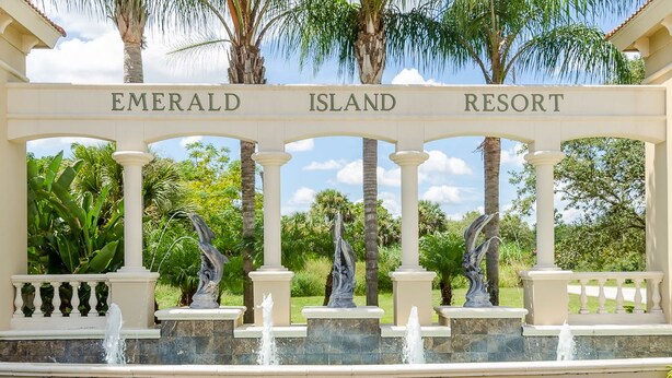 A sign for Emerald Island Resort with a fountain and palm trees in the background. - Ov474 - Emerald Island - 7 Bed 6 Baths Villa (Kissimmee)