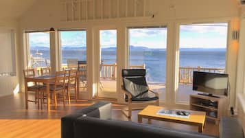 Panoramic House, 2 Bedrooms, Patio, Beachside | Interior detail