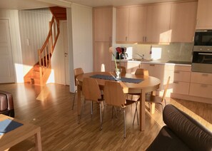 Hus Panoramic - 5 sovrum - balkong - vid stranden | Eget kök | Stort kylskåp, mikrovågsugn, ugn och spishäll
