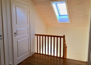 بديكورات فريدة لكل غرفة وطراز فريد لكل وحدة وستائر تعتيم وواي فاي مجانًا