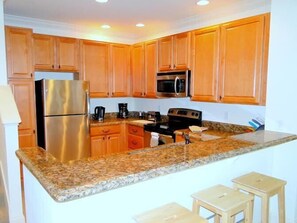 Family Townhome, Private Pool, Garden Area | Shared kitchen | Fridge, microwave, oven