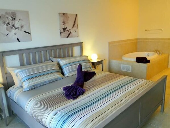 Family Townhome, Private Pool, Garden Area | 4 bedrooms, laptop workspace, iron/ironing board, WiFi