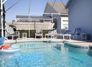 Villa Familiale, piscine privée, côté jardin | Piscine extérieure