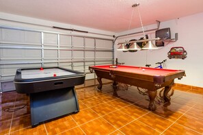 Townhome för familj - bubbelpool - trädgård | Spelrum