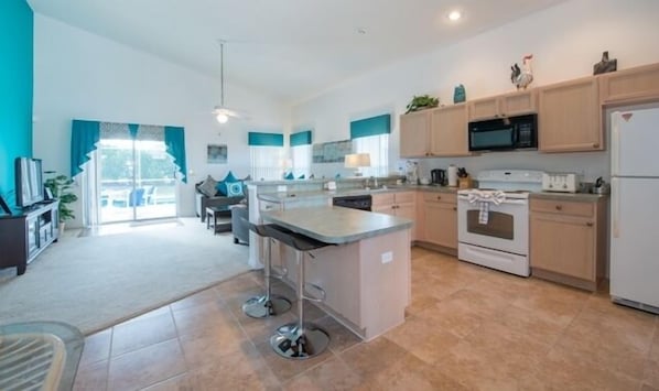 Family Villa, Balcony, Garden Area | Shared kitchen | Fridge, microwave, oven