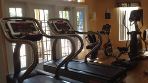 A home gym with treadmills and elliptical machines. - Ov2568 - Emerald Island - 3 Bed 2.5 Baths Townhome (Kissimmee)