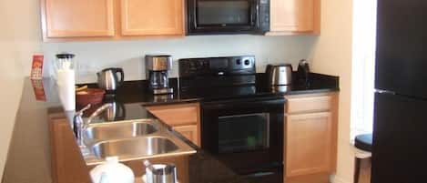 Family Townhome, Kitchen, Garden Area | Shared kitchen