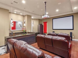 Family Villa, Multiple Bedrooms, Hot Tub, Garden Area | Theatre show
