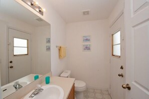 Family Townhome, Private Pool, Garden Area | Bathroom