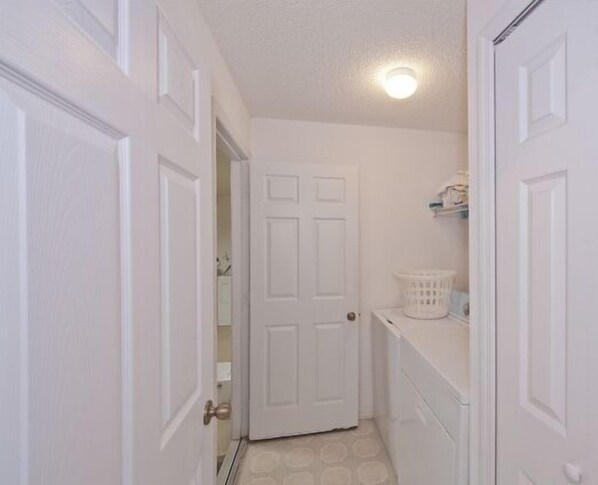 Family Townhome, Private Pool, Garden Area