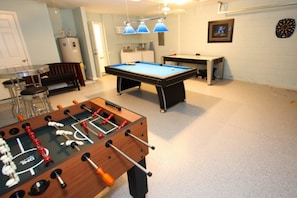 Villa Familiale, bain à remous, côté jardin | Salle de jeux