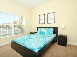 Casa de ciudad familiar, alberca privada, en el área del jardín | 4 habitaciones y espacio para trabajar con laptop 