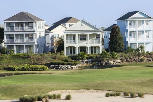 Condo familial, balcon, côté jardin | Golf