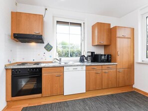 Kühlschrank, Mikrowelle, Ofen, Geschirrspüler