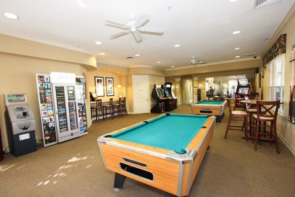 Family Townhome, Hot Tub, Garden Area | Billiards