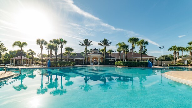 A clear blue pool with palm trees and a gazebo in the background. - Ov4200 - Windsor Hills Resort - 3 Bed 3 Baths Villa (Kissimmee)