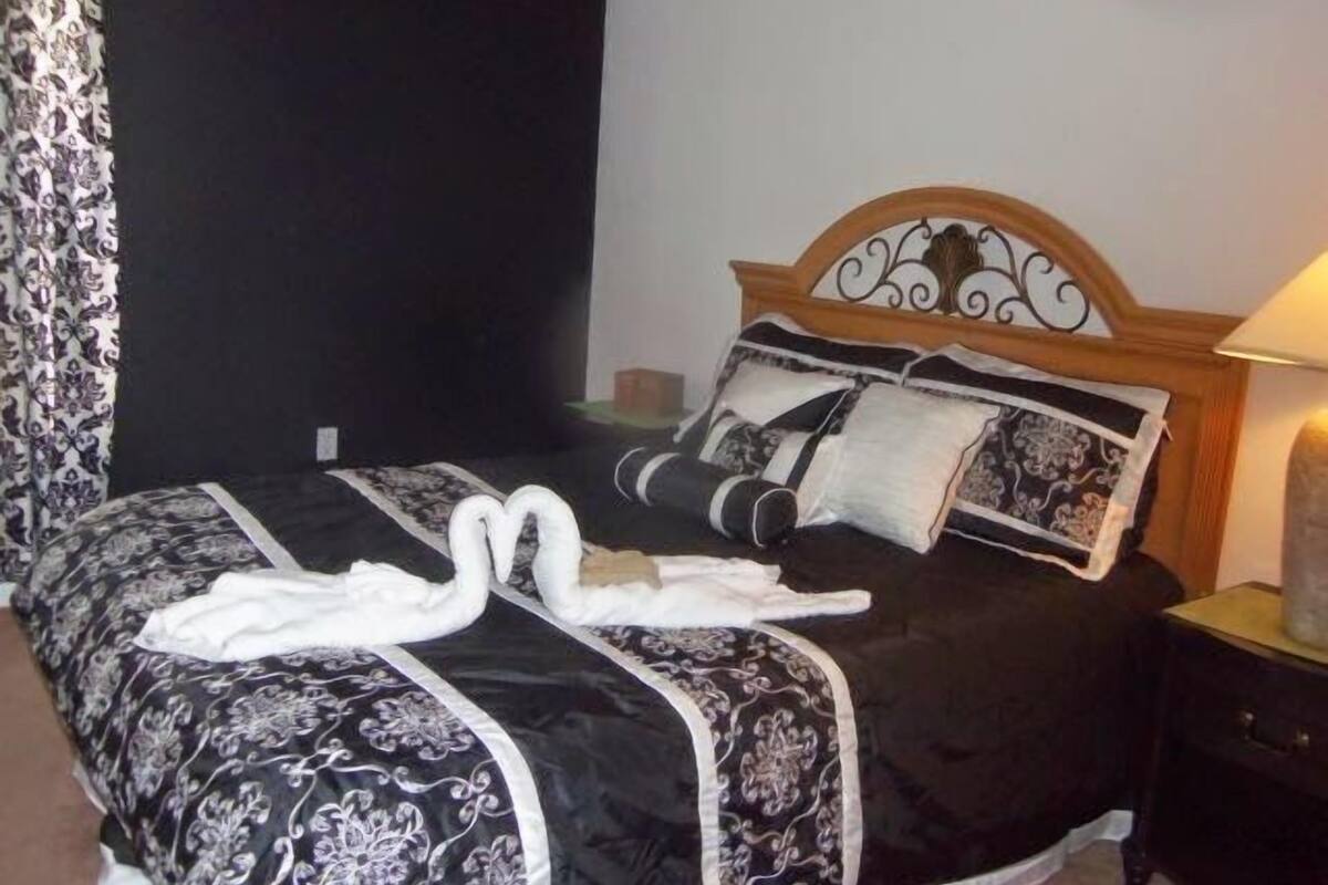 Villa familiar, alberca privada, en el área del jardín | 4 habitaciones y espacio para trabajar con laptop