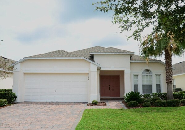 Familievilla, privat basseng, hageområde | Hageutsikt