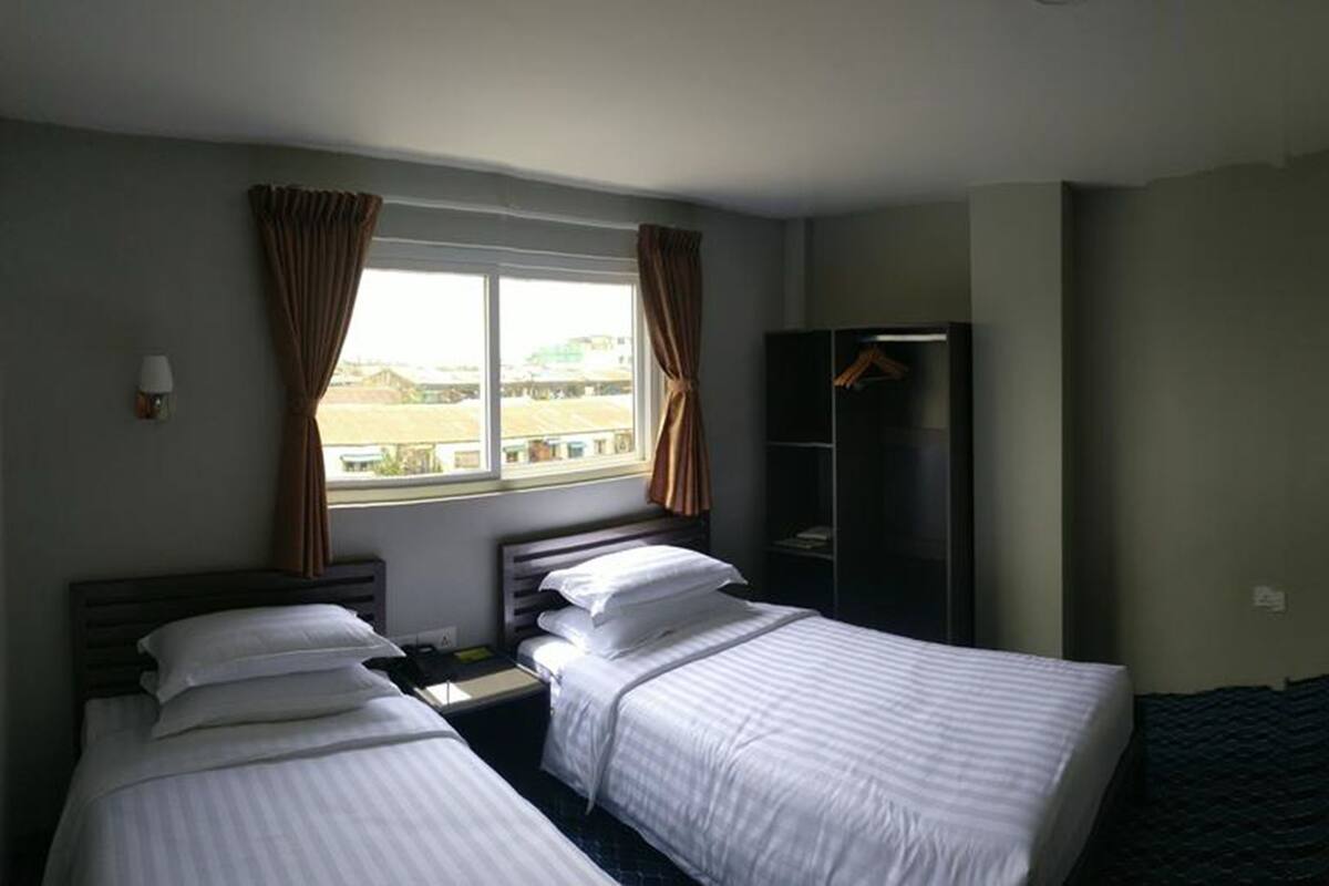Habitación Deluxe con 1 cama doble o 2 individuales | Caja fuerte, escritorio, cortinas opacas y wifi gratis