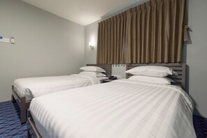 Deluxe Double or Twin Room | In-room safe, desk, blackout drapes, free WiFi - Casa Yangon Hotel (Yangon)