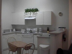 Apartamento familiar, piscina privada, en la zona del jardín | Cocina compartida | Frigorífico, microondas y horno