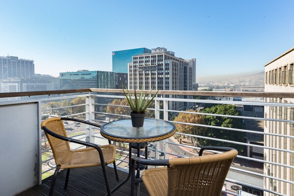 Departamento Confort, varias camas, para no fumadores | Vista del balcón
