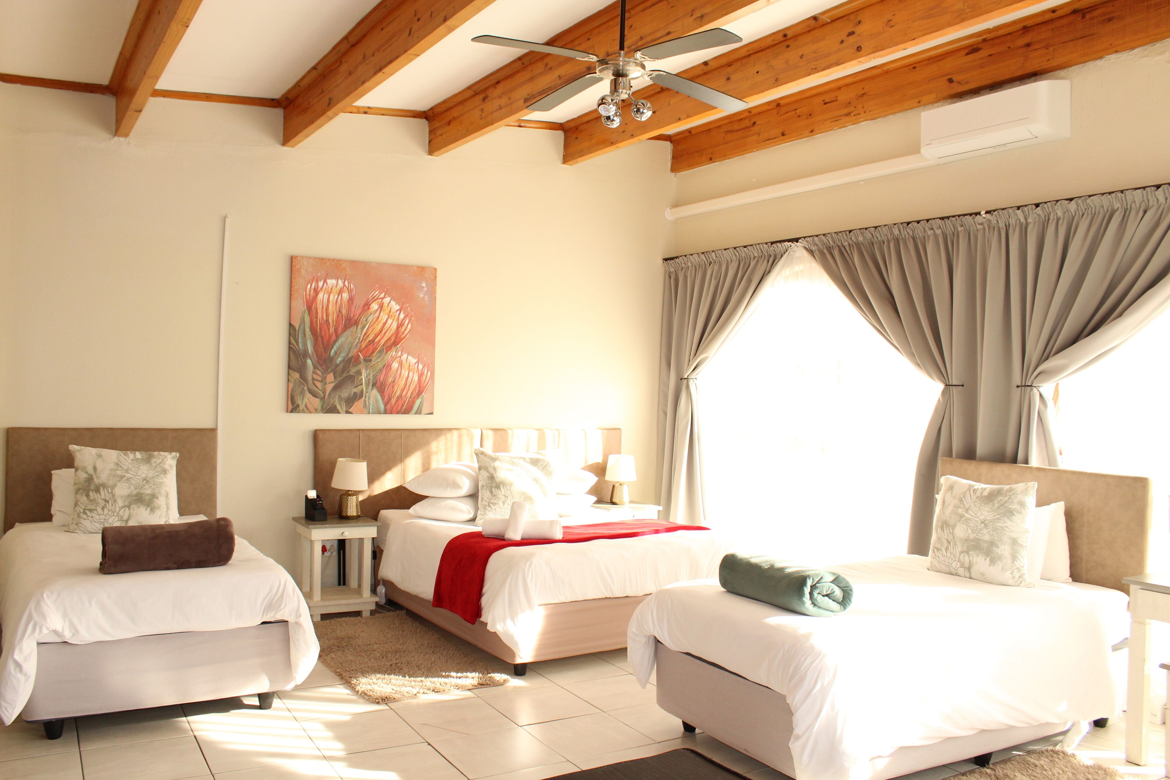 패밀리 쿼드룸, 금연, 정원 전망 (Protea) | 고급 침구, 객실 내 금고, 각각 다른 스타일의 인테리어, 각각 다르게 가구 비치