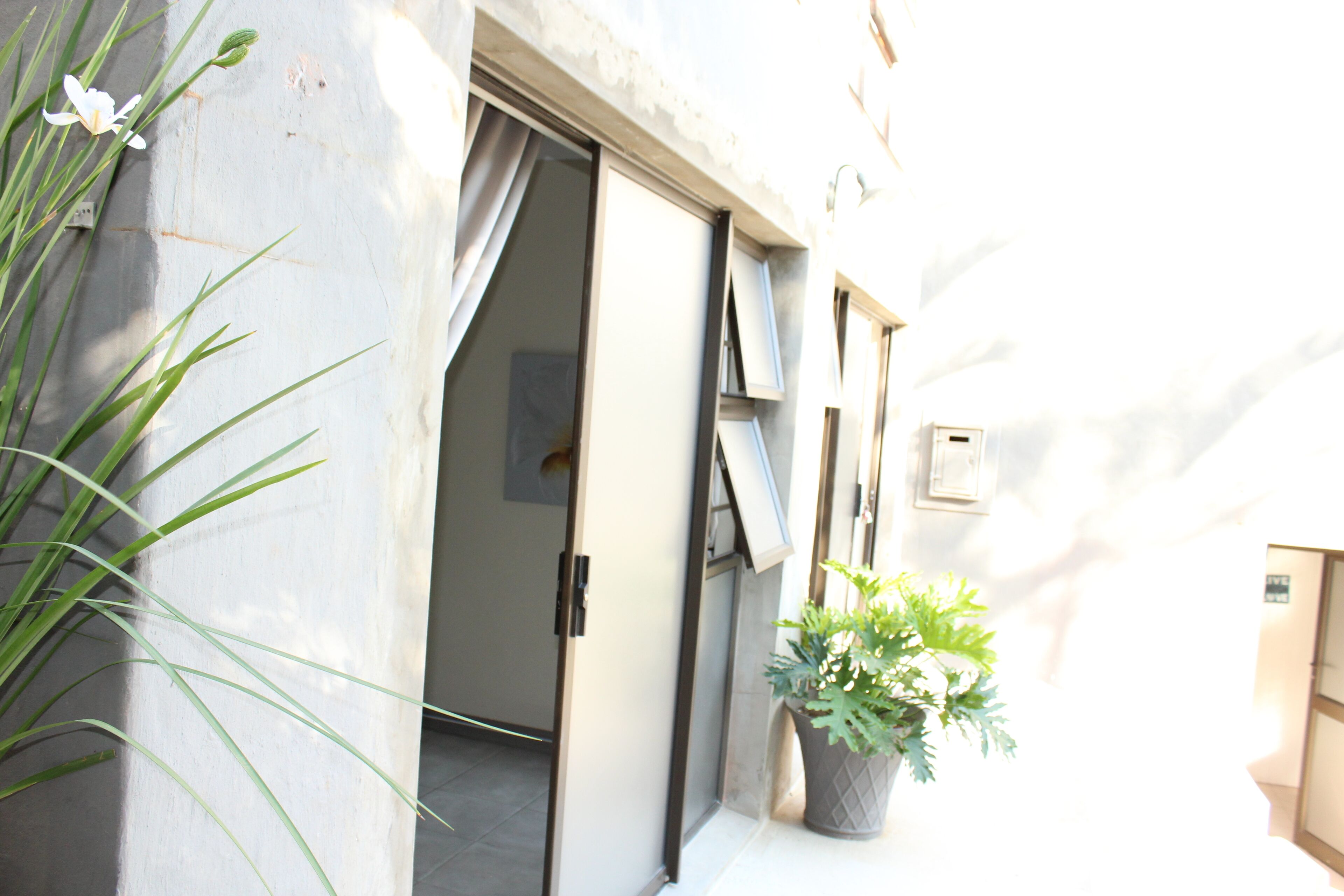 Premium bedding, in-room safe, individually decorated