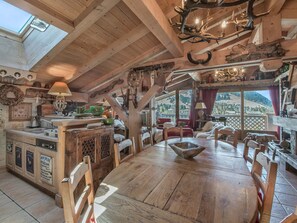 Dining - 3-Bedroom Apartment in Megève South with Balcony and Wifi (Megève)