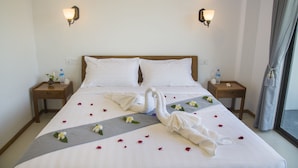 Egyptian cotton sheets, premium bedding, memory-foam beds, minibar - Morning Star Guest House (Nyaung-U)