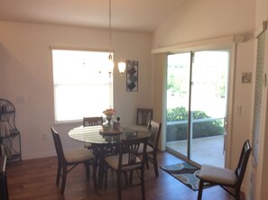 Dining - 3-Bedroom Retreat near Brownwood Paddock Park: Your Ideal Villages Getaway (The Villages)