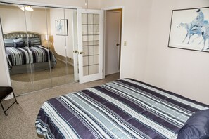 2 chambres, fer et planche à repasser, accès Internet, draps fournis