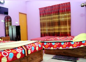 Deluxe Double Room, 1 Queen Bed, Non Smoking | Free WiFi, bed sheets