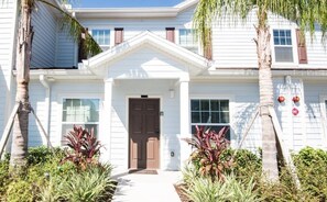 Familien-Stadtwohnung, Balkon, zum Garten hin | Fassade der Unterkunft