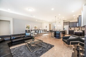 Familieleilighet, balkong, hageområde | Executive-lounge