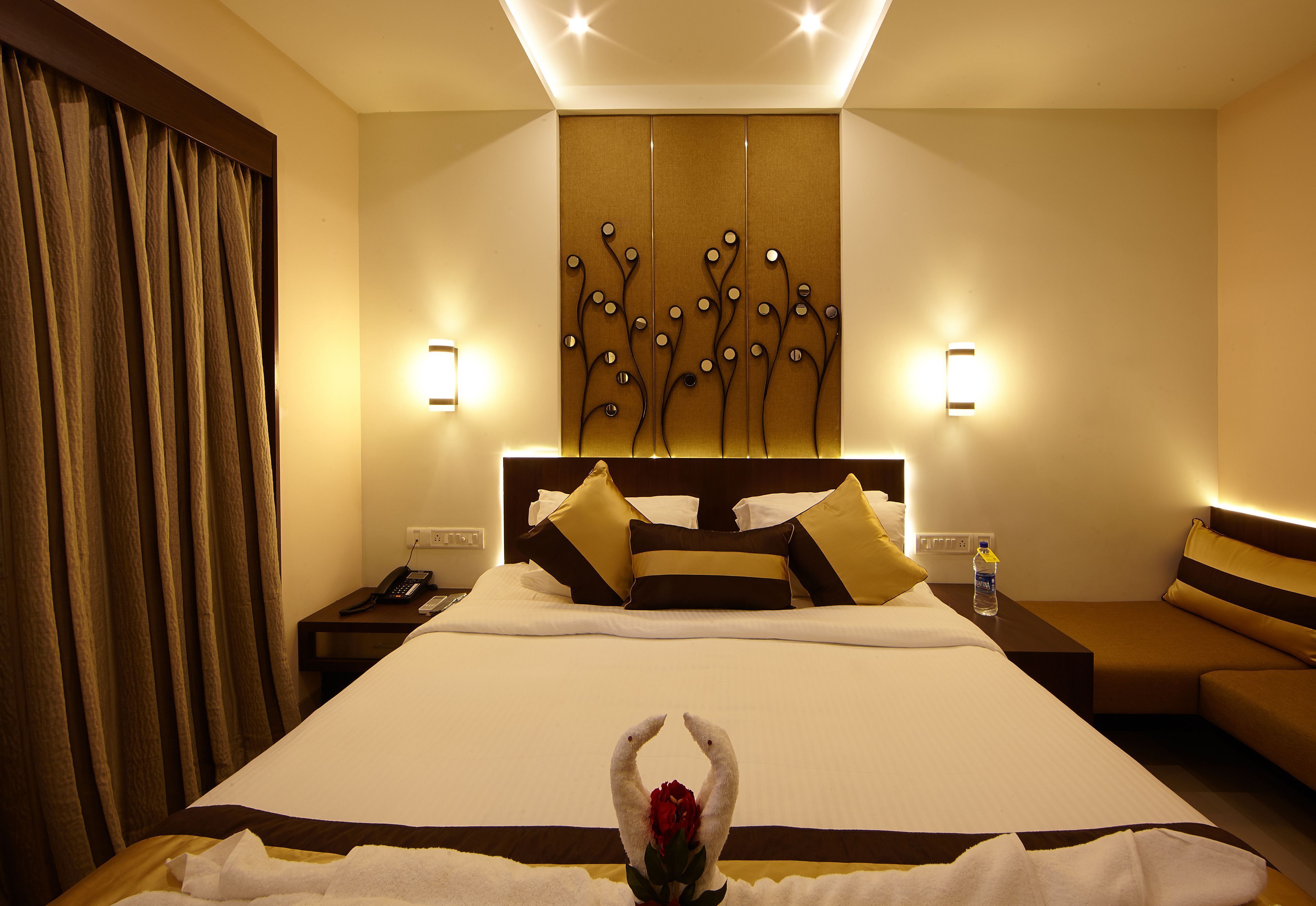 1 bedroom, Egyptian cotton sheets, premium bedding, memory-foam beds