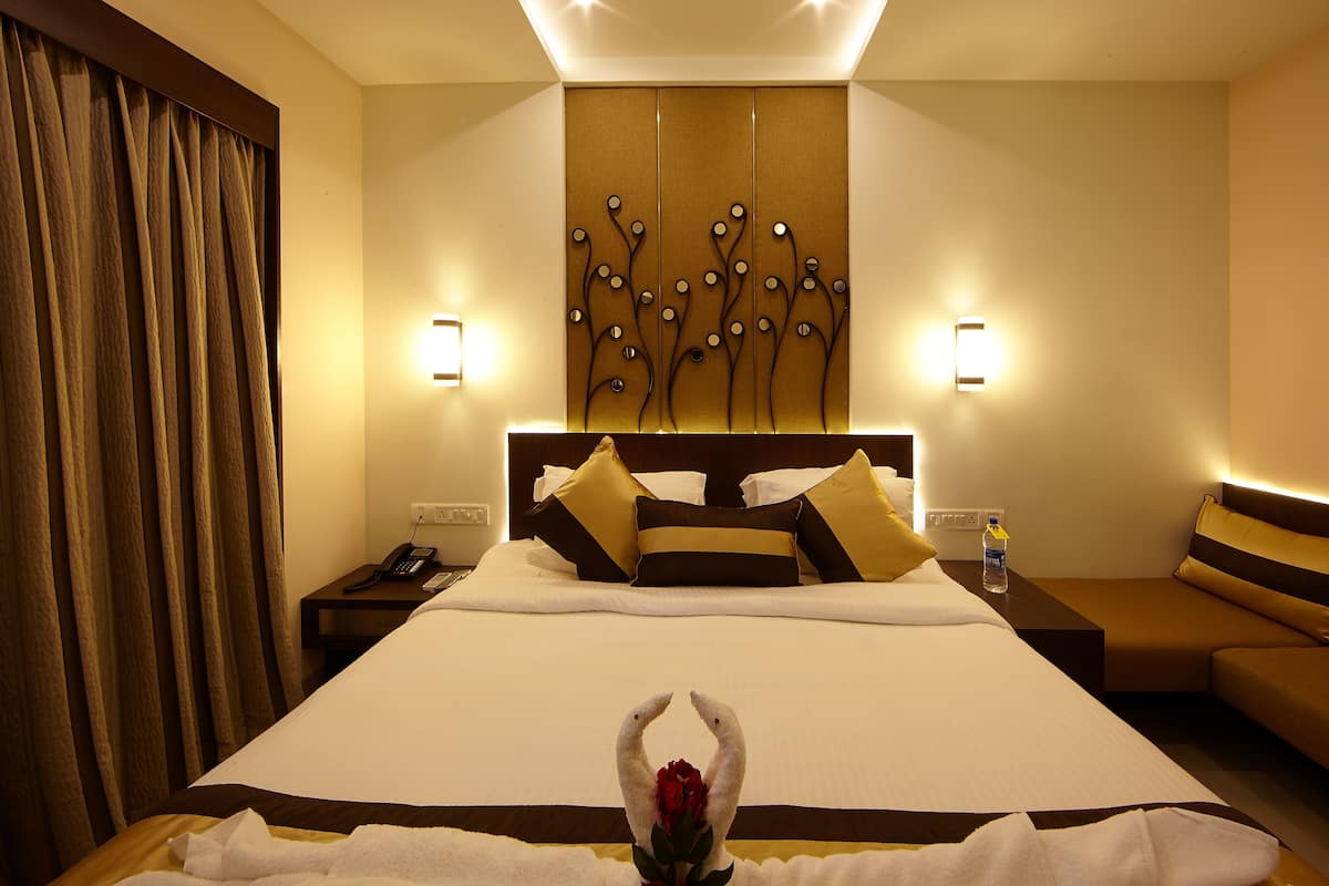 1 bedroom, Egyptian cotton sheets, premium bedding, memory-foam beds